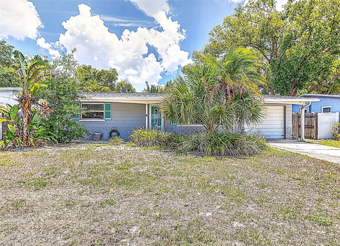 831 Lakeside Dr., Largo, FL 33778