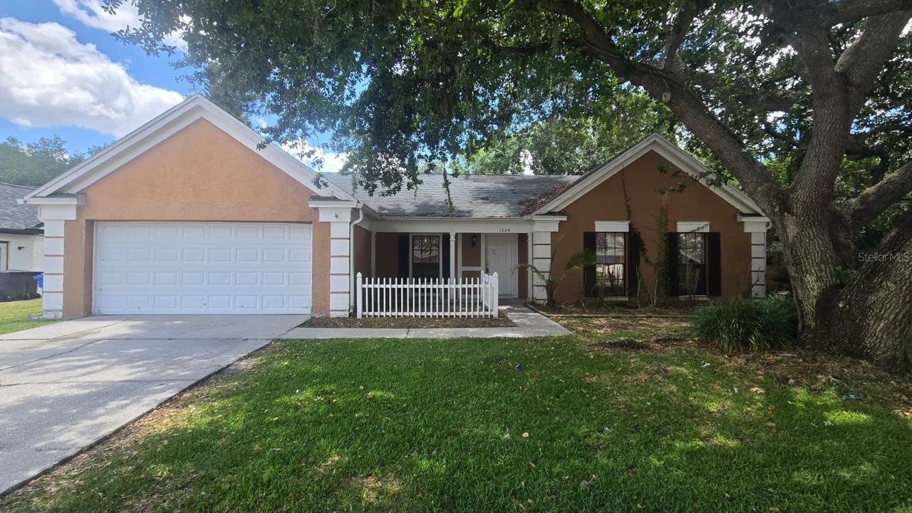 1304 Peachfield Dr., Valrico, FL 33596