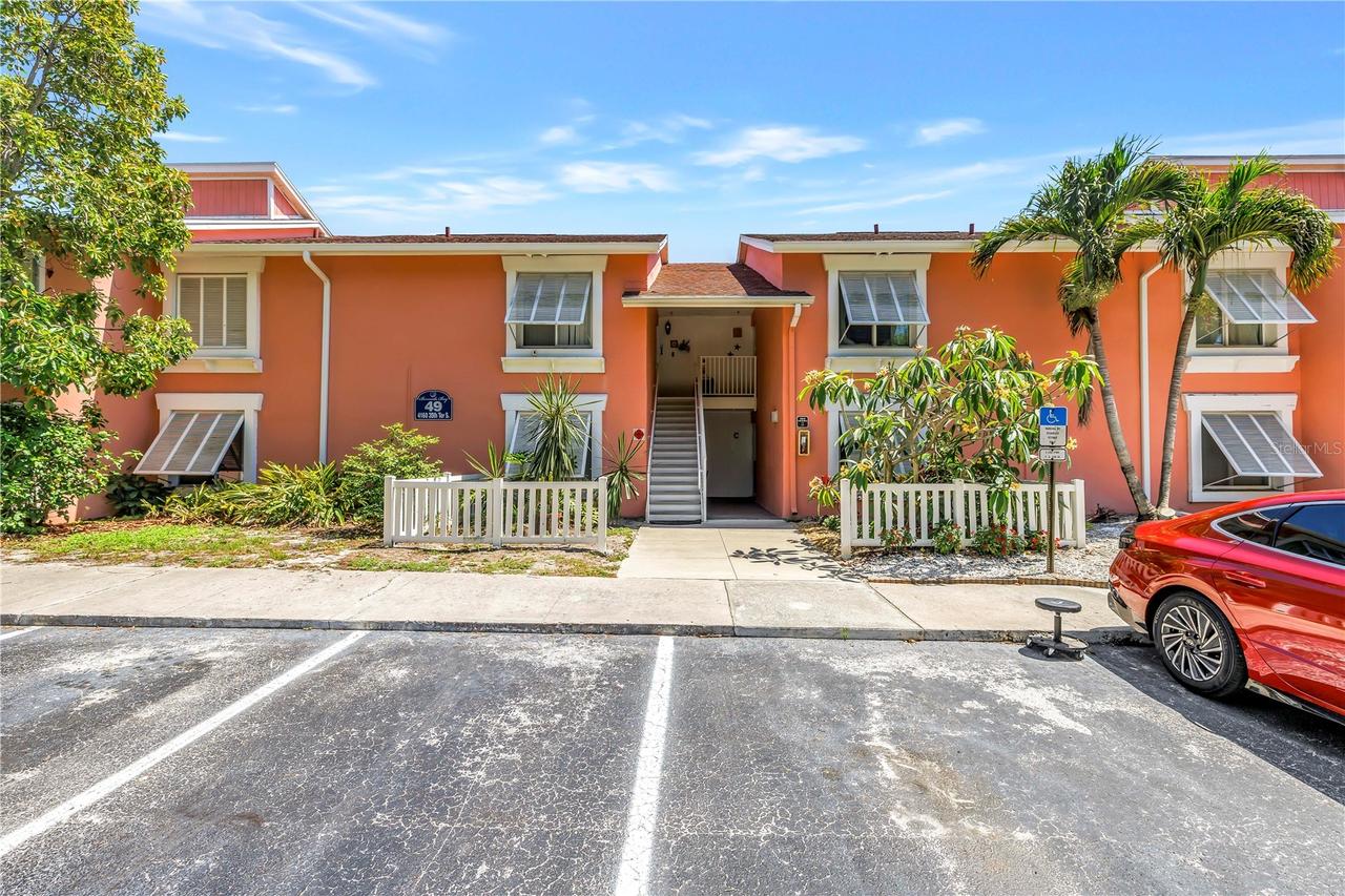 4160 35th Ter. #I, St Petersburg, FL 33711