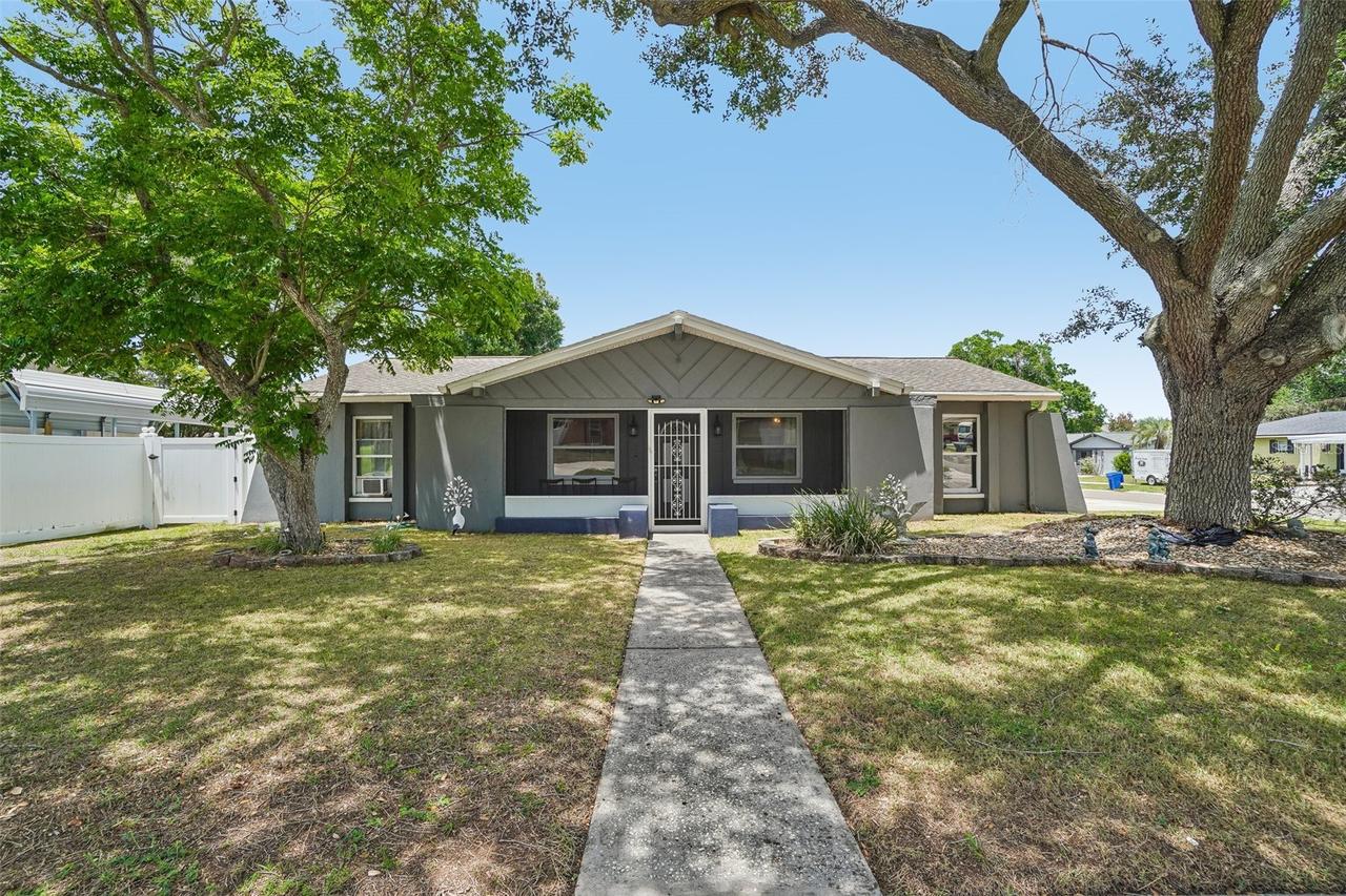 2220 Whitney Pl., Valrico, FL 33594
