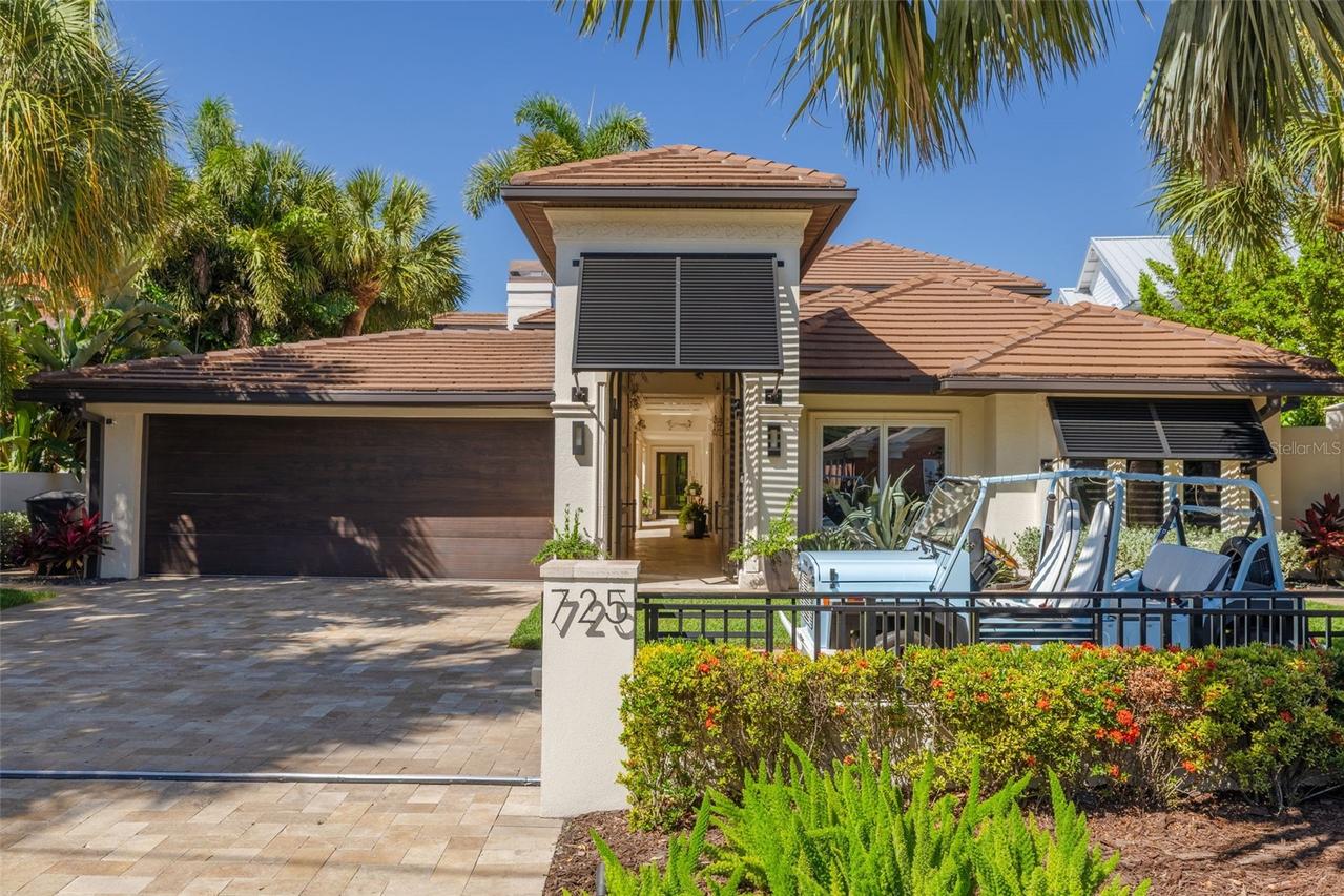 725 Brightwaters Blvd., St Petersburg, FL 33704