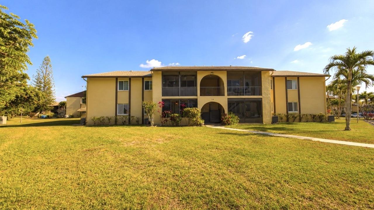328 Pine Ridge Cir. #C1, Greenacres, FL 33463