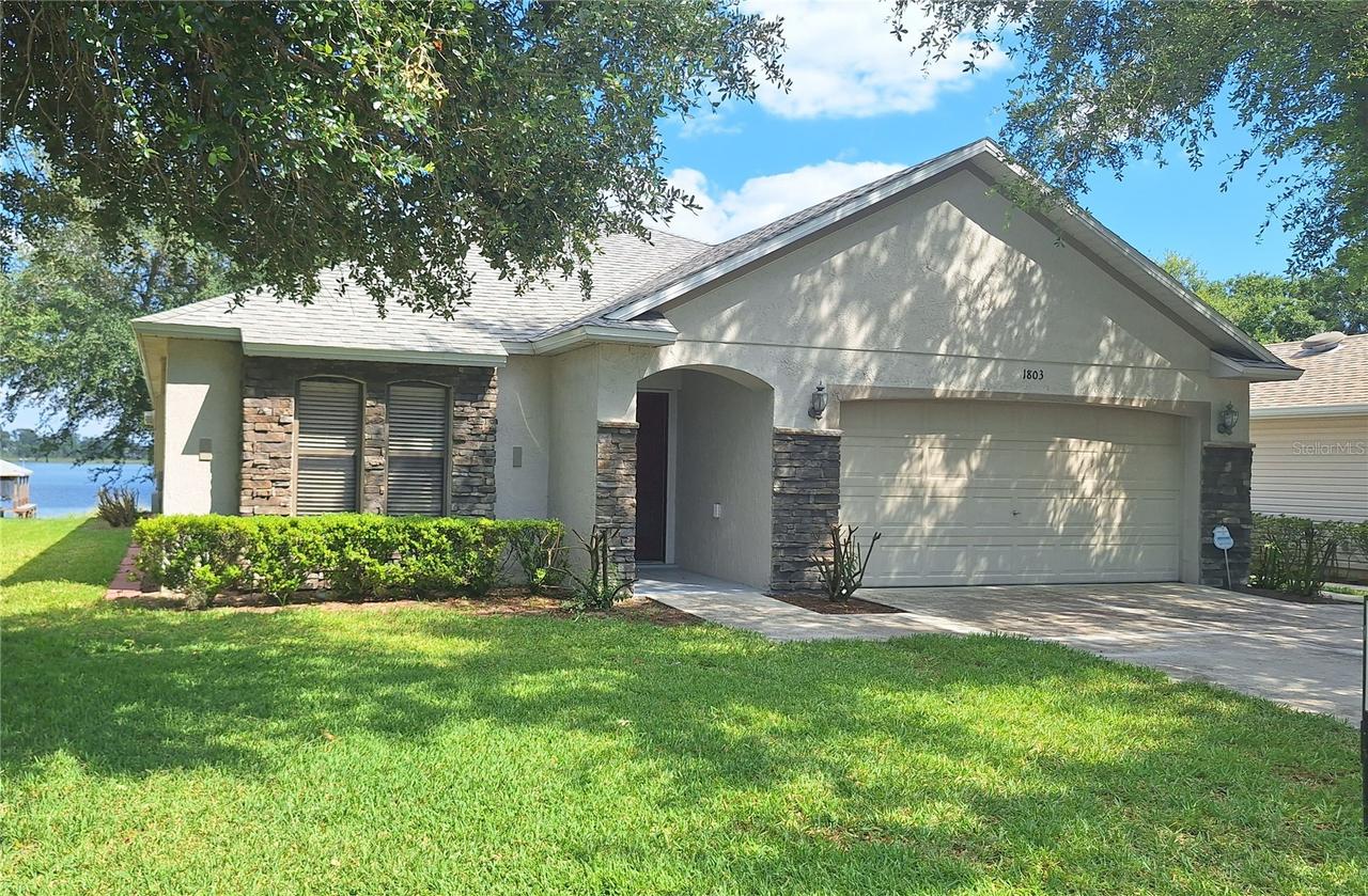1803 Lake Villa Dr., Tavares, FL 32778