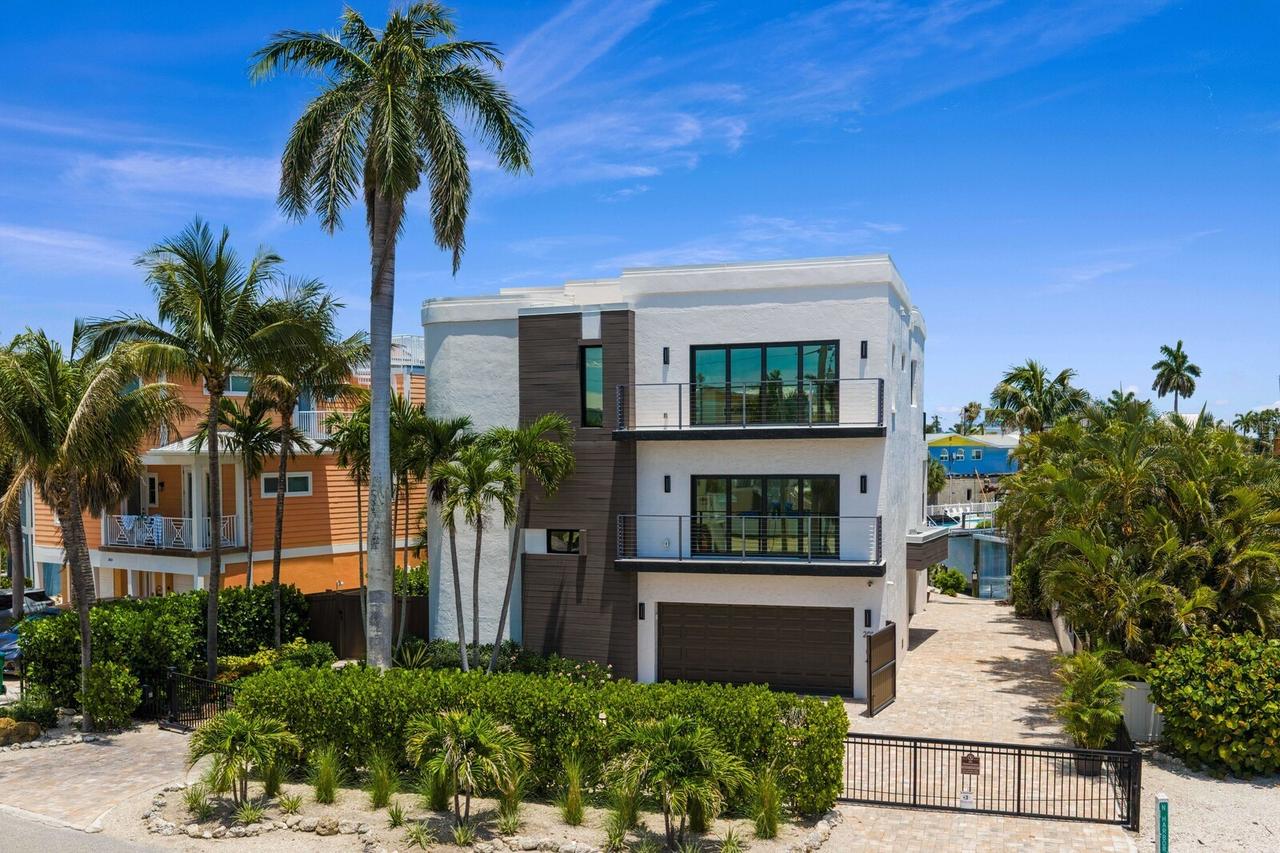 201 N Harbor Dr., Holmes Beach, FL 34217
