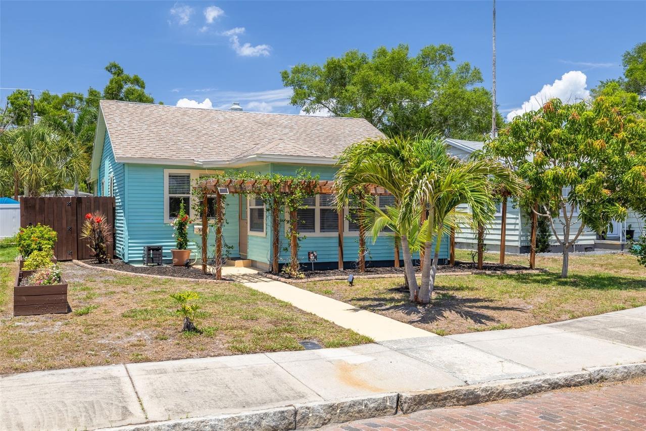 845 21st Ave., St Petersburg, FL 33705
