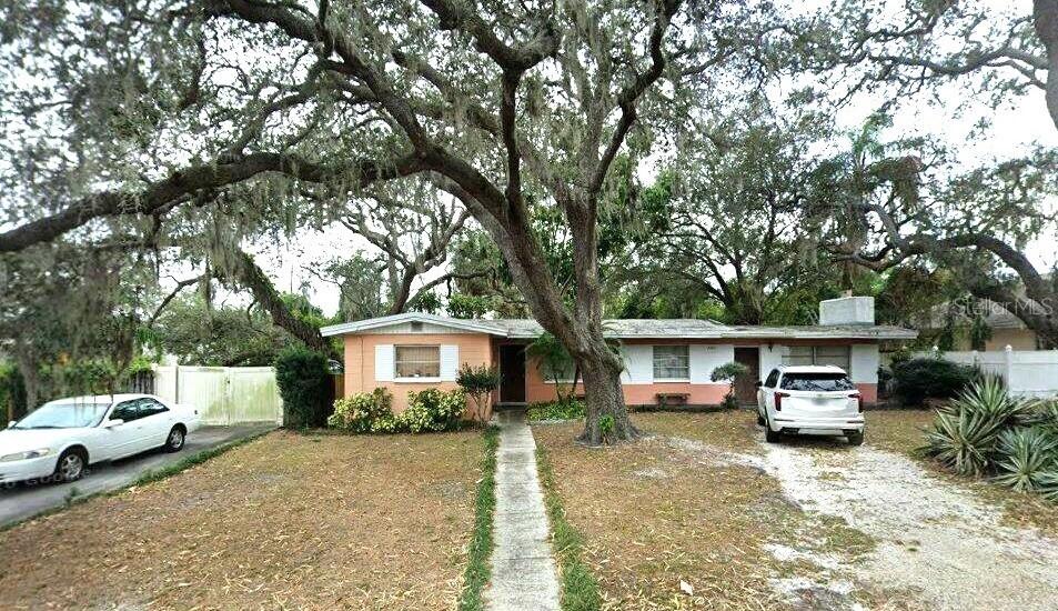 2304 W Woodlawn Ave, Tampa, FL 33618