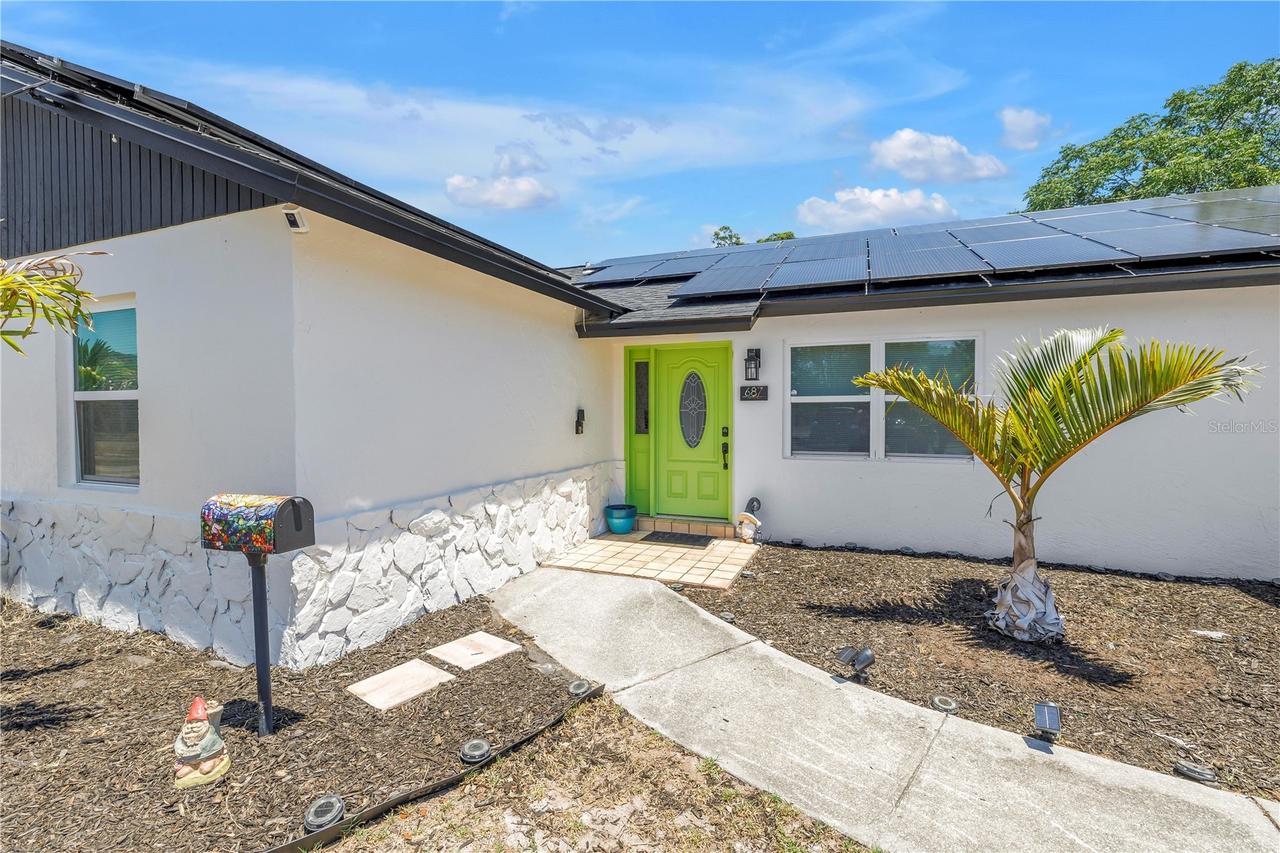 687 Jasmine Way, St Petersburg, FL 33705