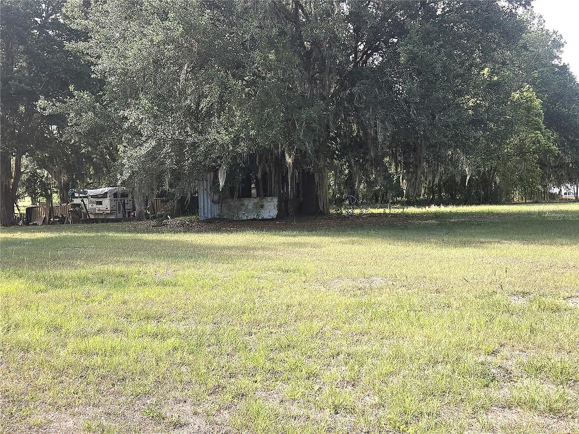 1124 Jerry Smith Rd., Dover, FL 33527