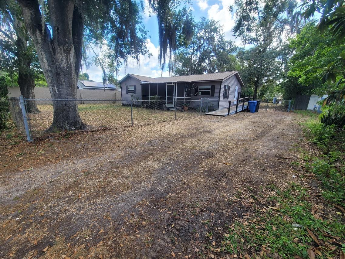 2831 N Valrico Rd., Seffner, FL 33584