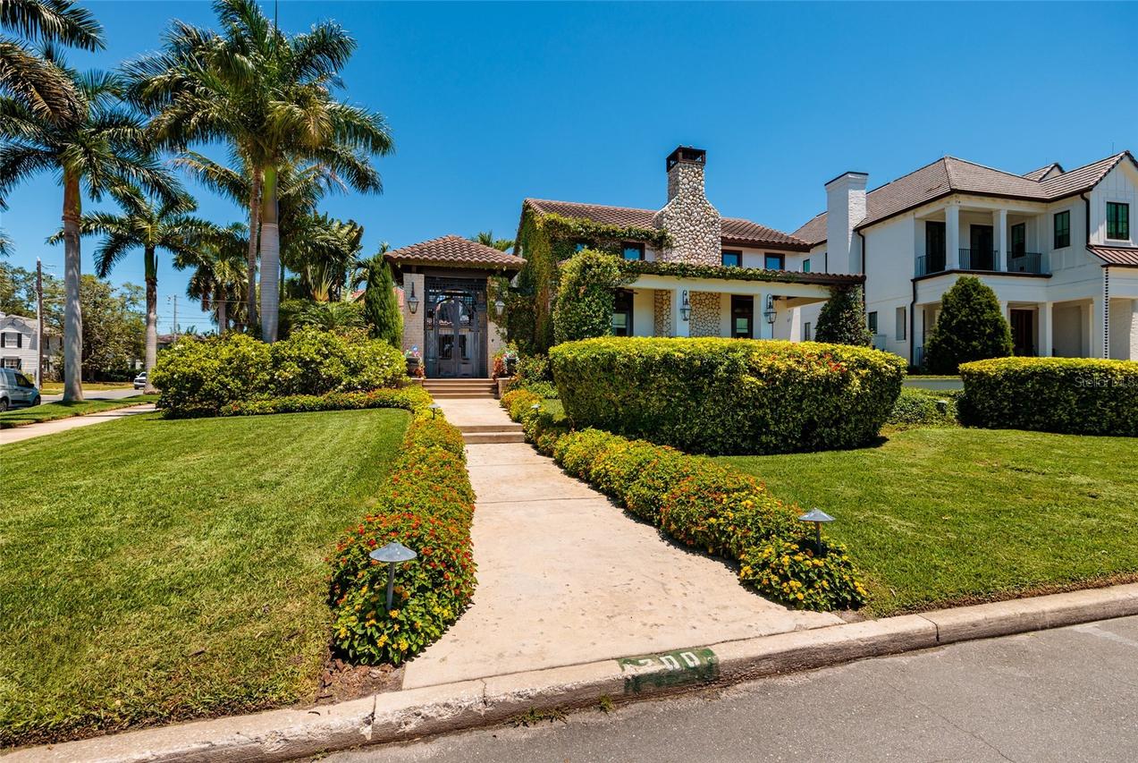 200 Brightwaters Blvd., St Petersburg, FL 33704