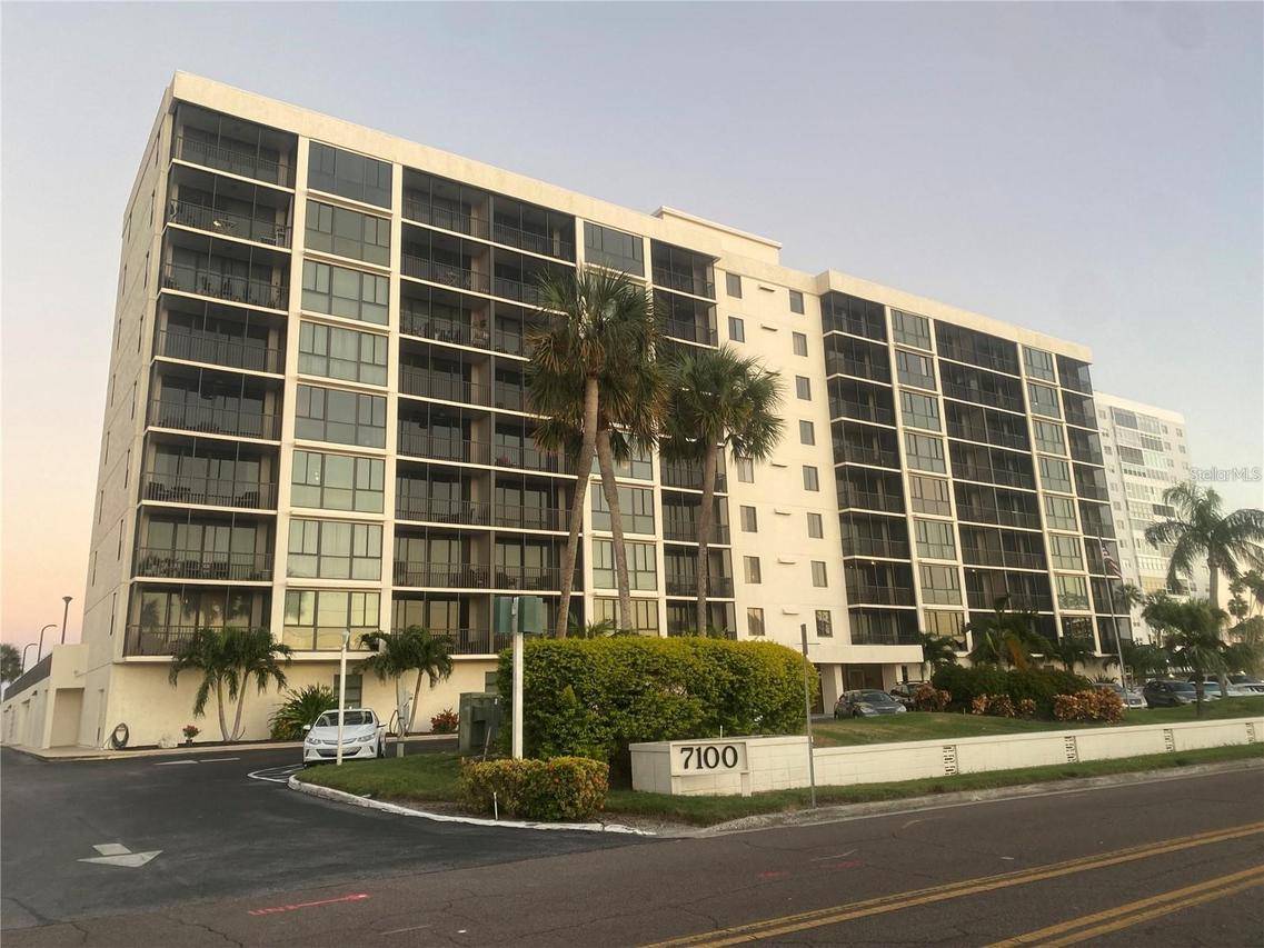 7100 Sunshine Skyway Ln. #906, St Petersburg, FL 33711