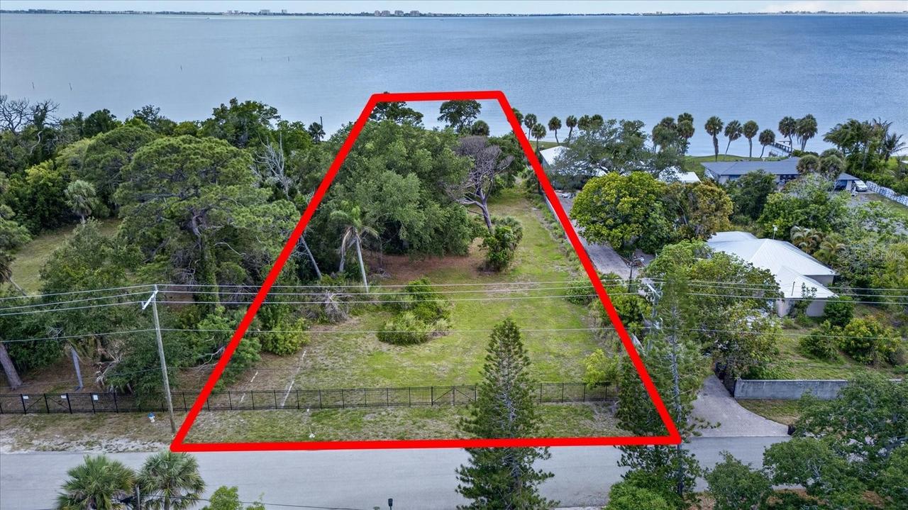 8258 Longbay Blvd, Sarasota, FL 34243