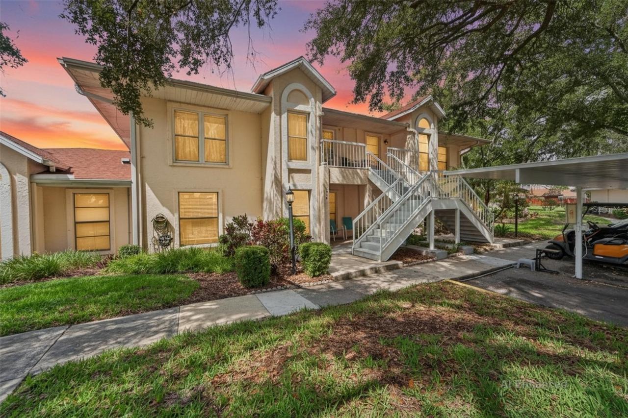 319 Knottwood Ct. #2, Sun City Center, FL 33573