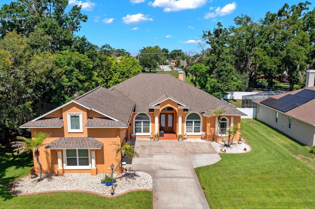 2305 Valrico Forest Dr., Valrico, FL 33594