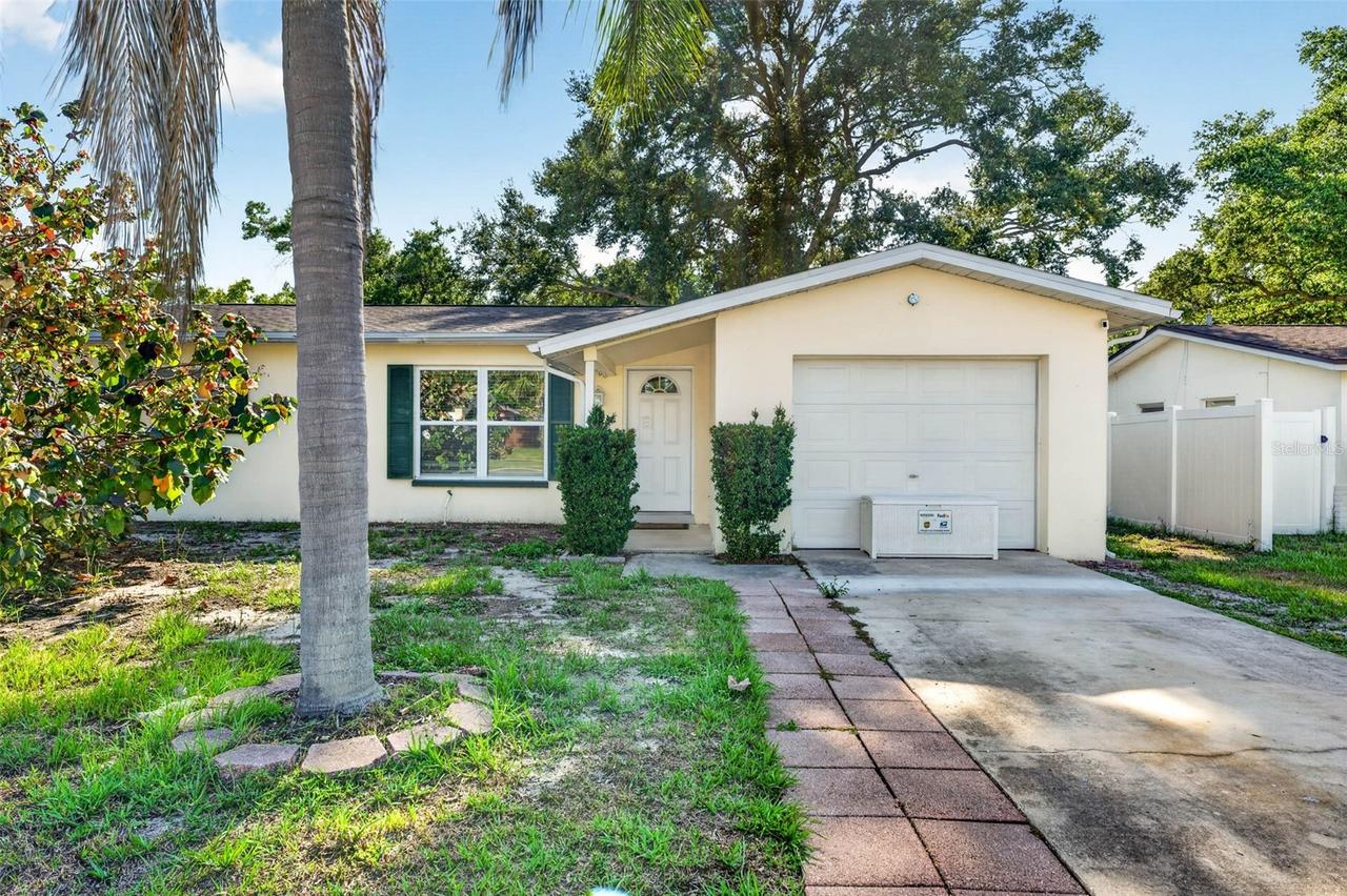 2220 Lauren Dr., Largo, FL 33774