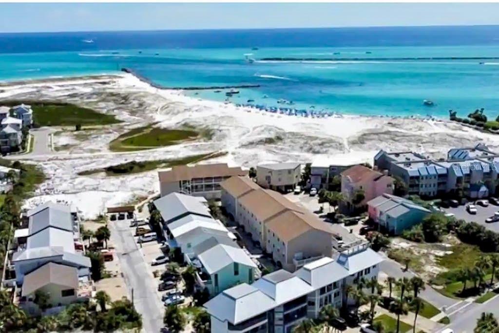 111 Gulf Winds Ct., Destin, FL 32541