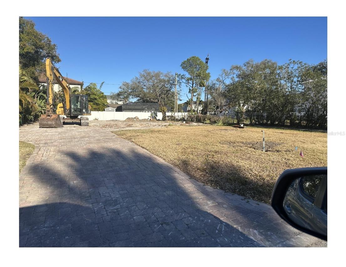 523 W Davis Blvd., Tampa, FL 33606