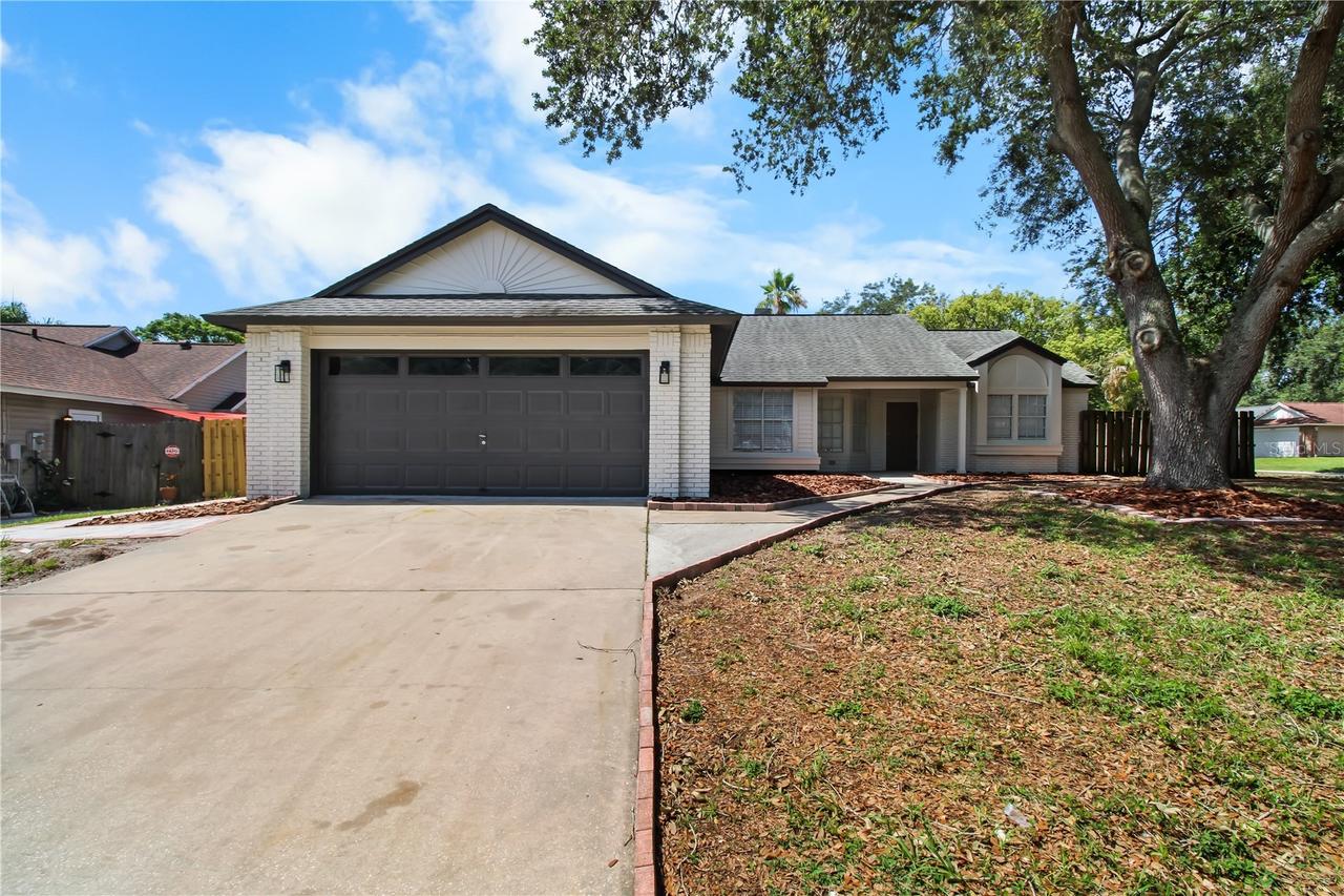 911 Valley View Cir., Palm Harbor, FL 34684