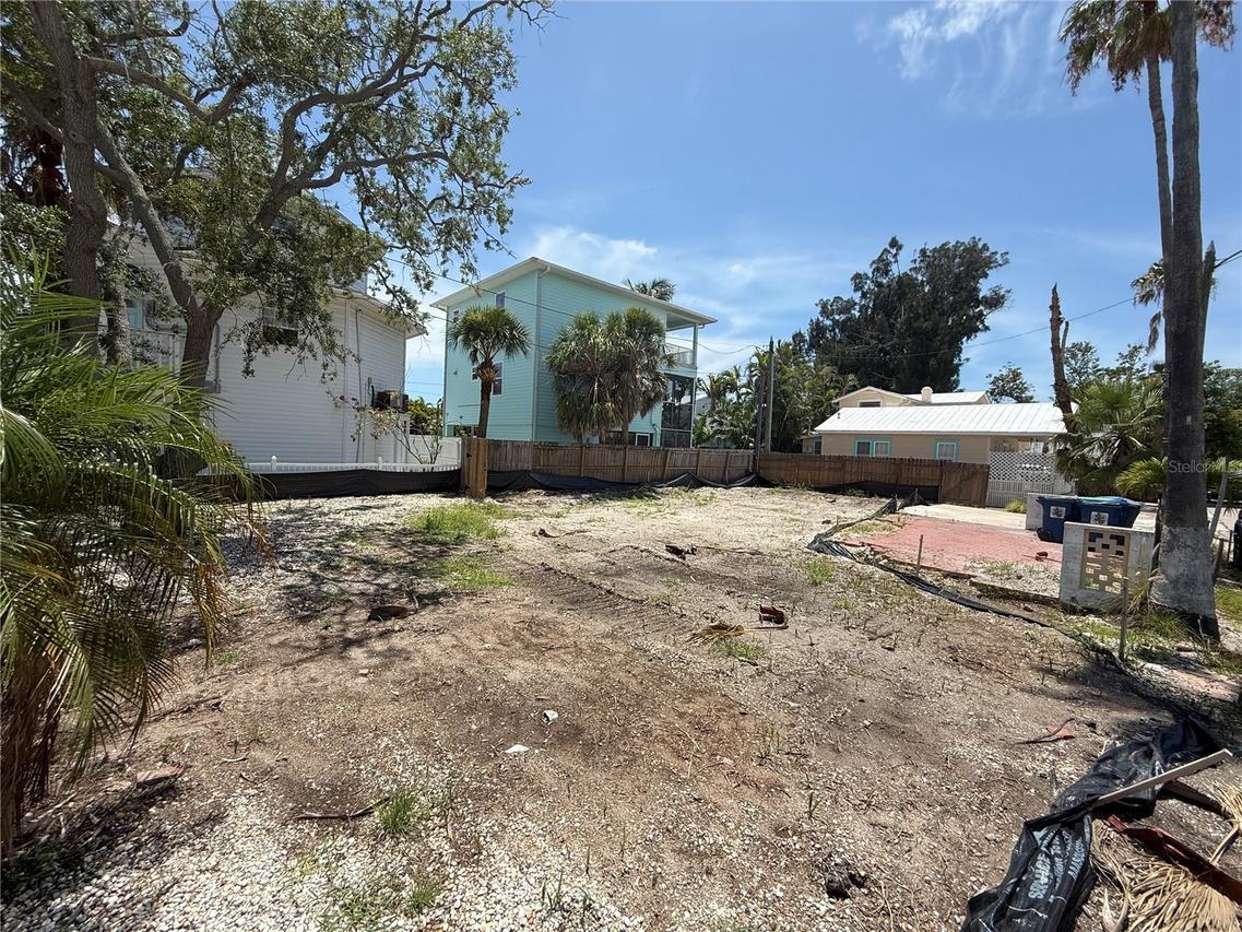 8586 E Bay Dr., Treasure Island, FL 33706