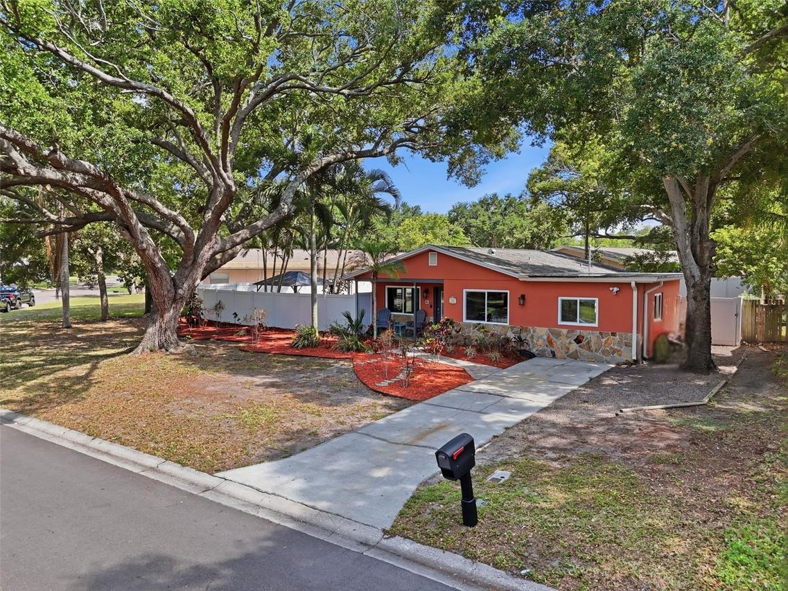 961 Lexington Dr., Dunedin, FL 34698