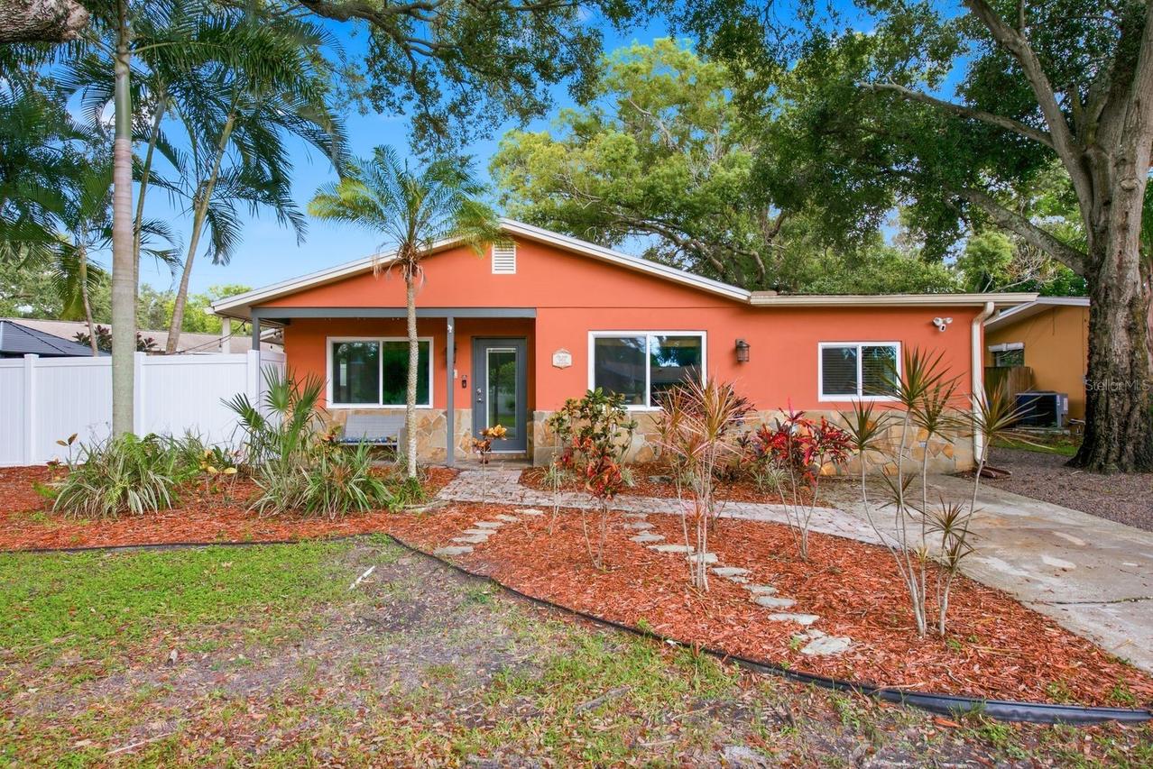 961 Lexington Dr., Dunedin, FL 34698