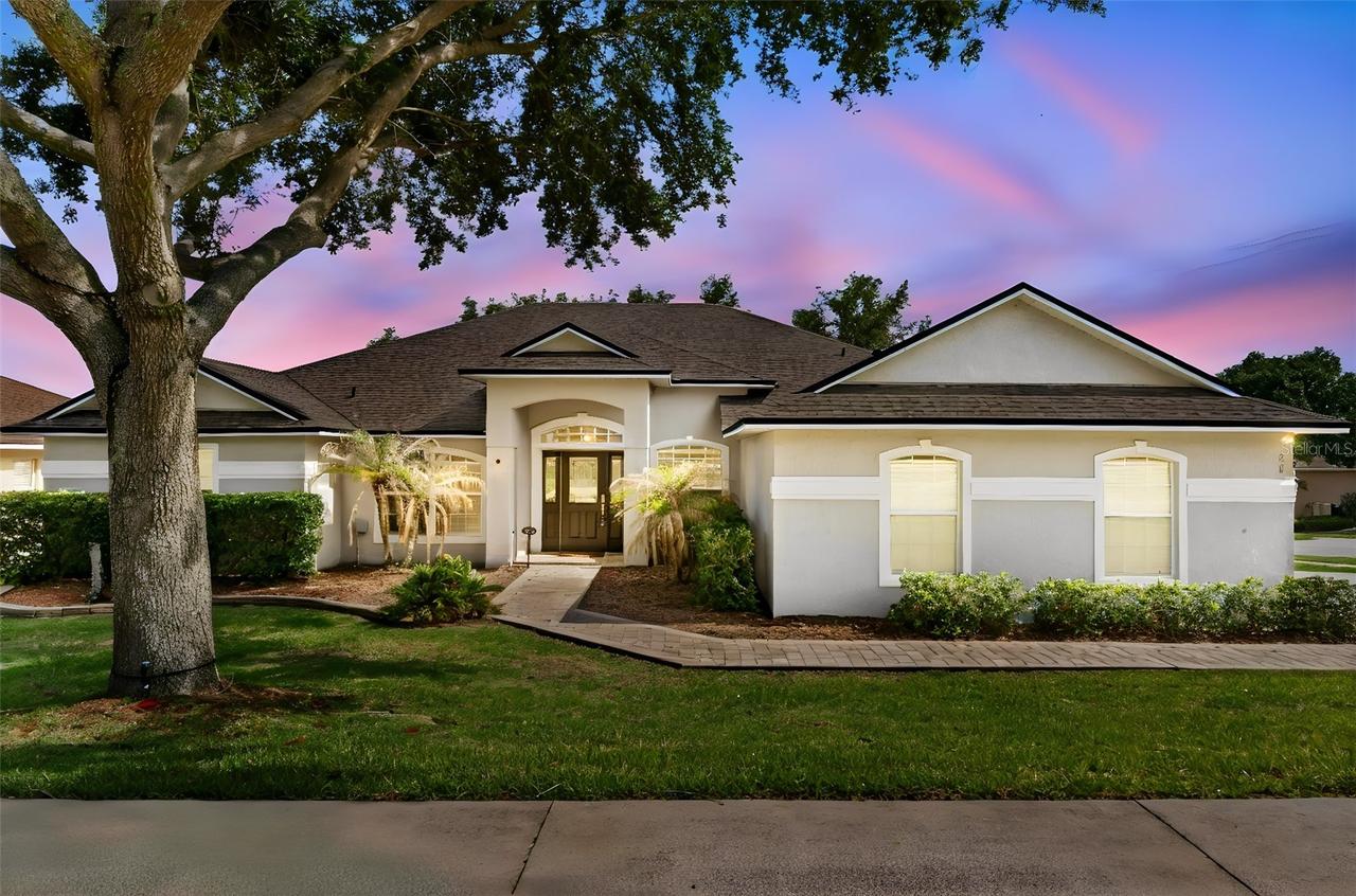180 Compass Rose Dr., Groveland, FL 34736