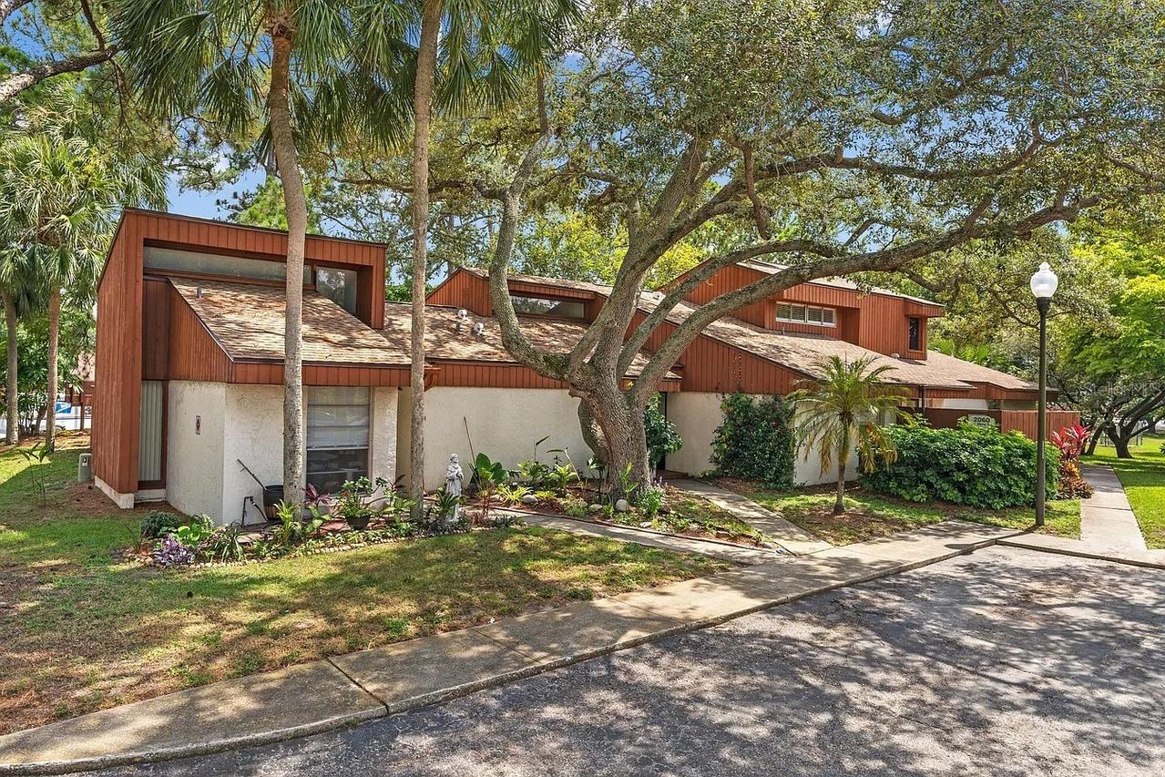2060 Sunset Point Rd. #52, Clearwater, FL 33765