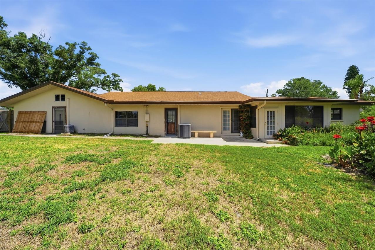 3133 Bay Ln., Clearwater, FL 33759