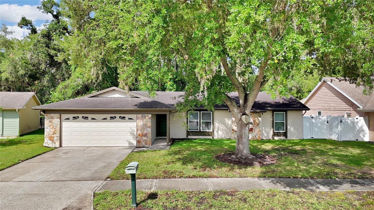 706 Sweetbriar Dr., Oldsmar, FL 34677