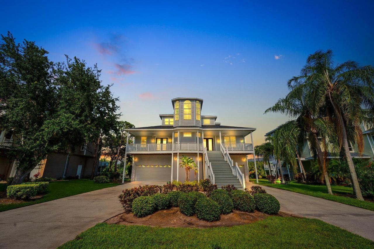 921 Point Seaside Dr., Crystal Beach, FL 34681