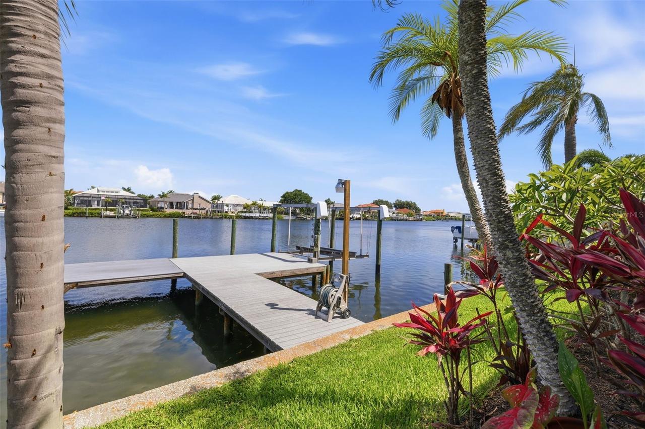 831 Chipaway Dr., Apollo Beach, FL 33572