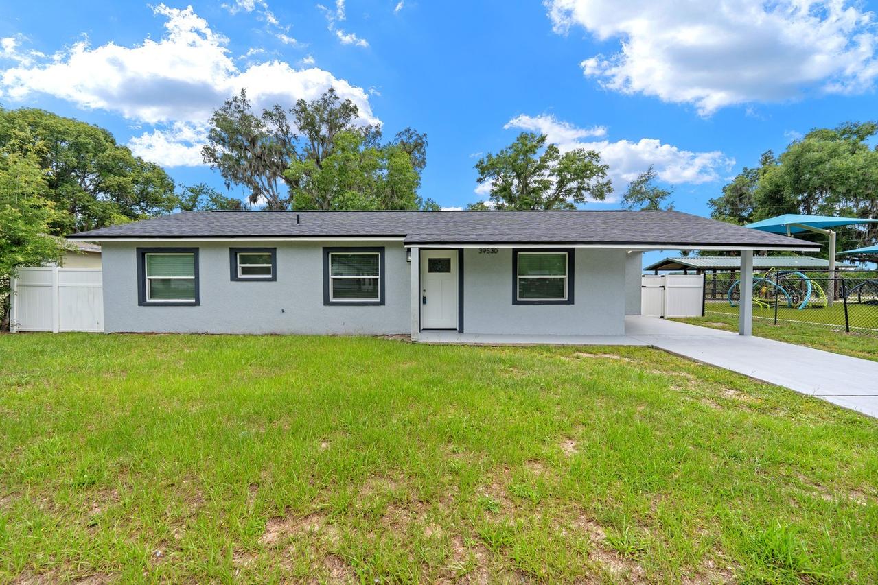 39530 Lincoln Ave., Zephyrhills, FL 33542