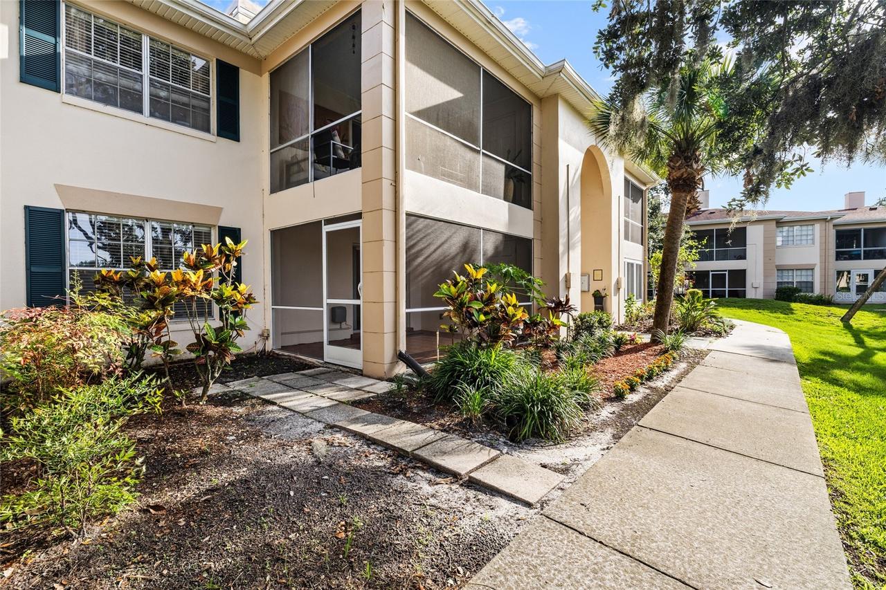 10360 Carrollwood Ln. #212, Tampa, FL 33618