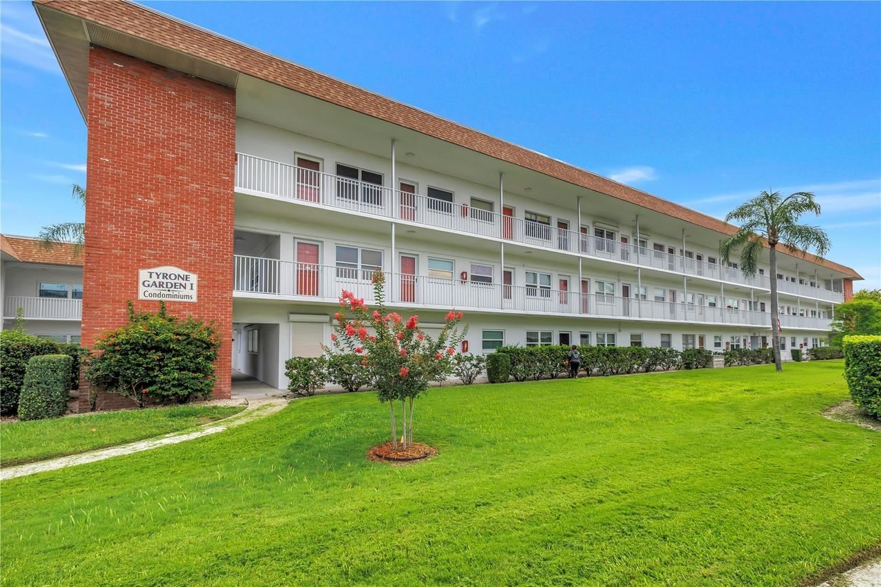 5729 13th Ave. #102D, St Petersburg, FL 33710
