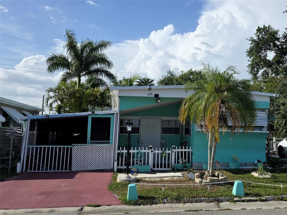 609 50th Ave., Bradenton, FL 34207