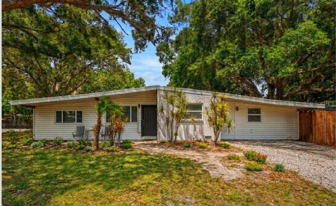 4437 W Bay Ave., Tampa, FL 33616