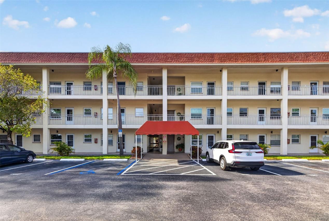4000 3rd St. #304, St Petersburg, FL 33703