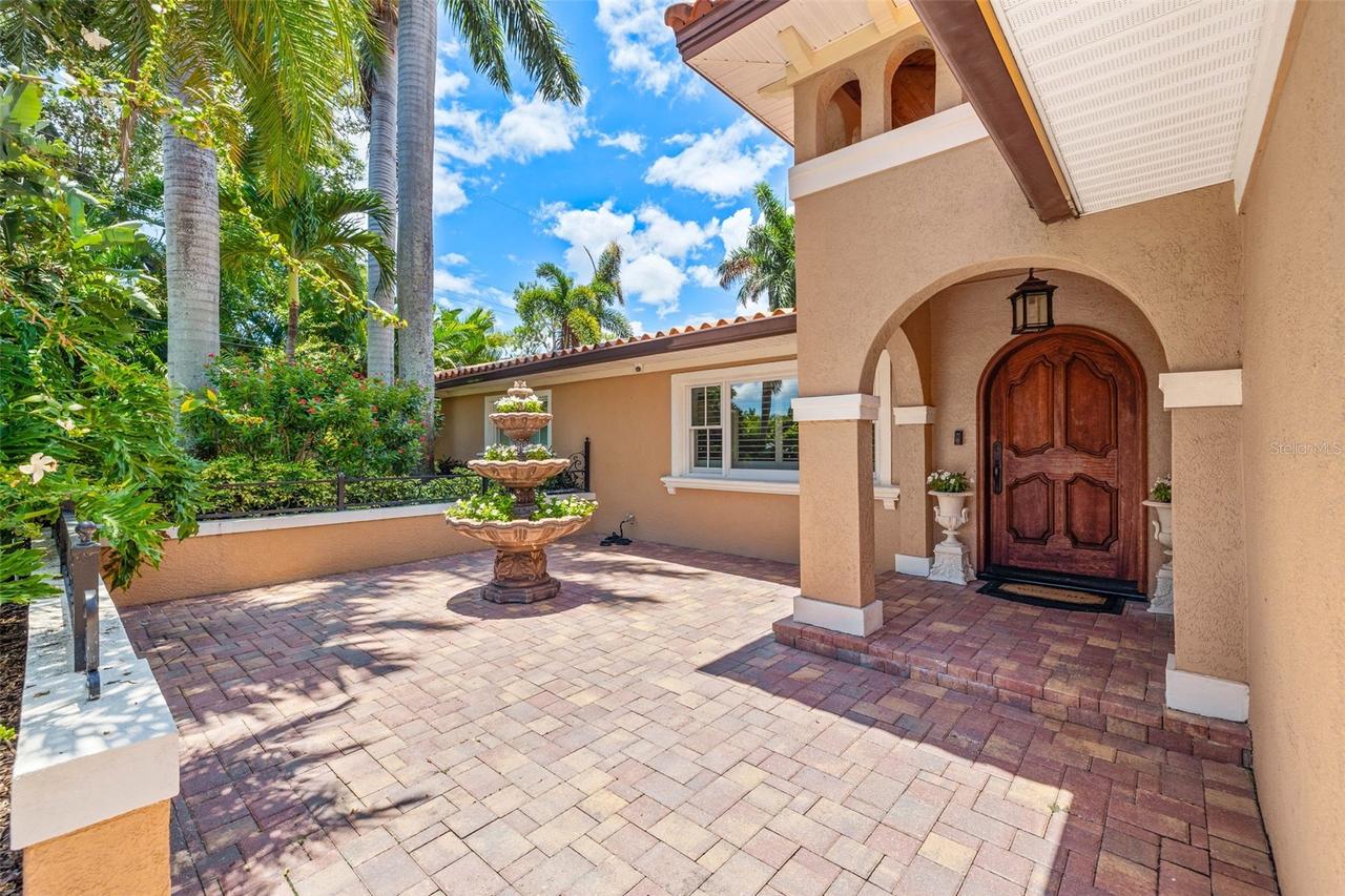 1124 Seville Ln., St Petersburg, FL 33704