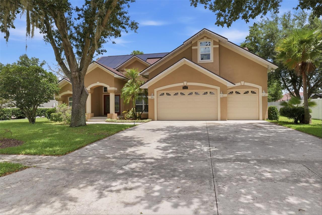 2112 Heritage Crest Dr., Valrico, FL 33594