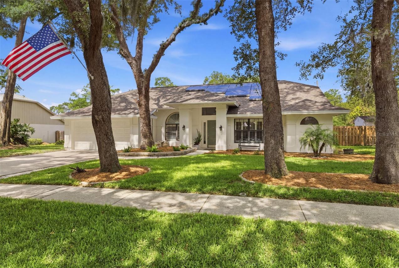 1521 Waterwood Dr., Lutz, FL 33559
