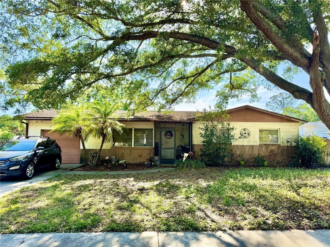 1406 Pineapple Ln., Clearwater, FL 33759