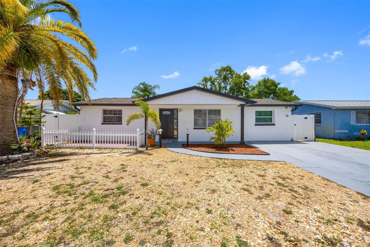 1036 Viking Dr., Holiday, FL 34691