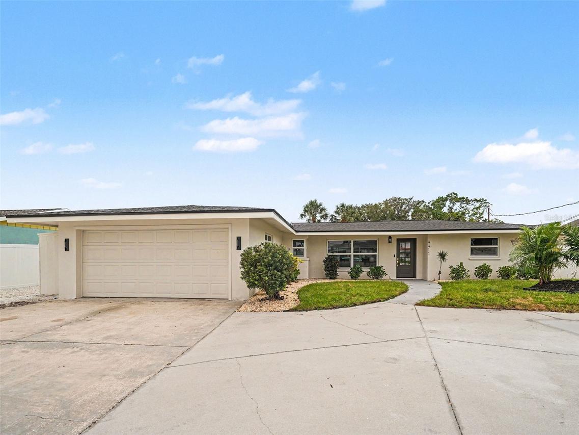 9911 Royal Palm Dr., Bradenton, FL 34210