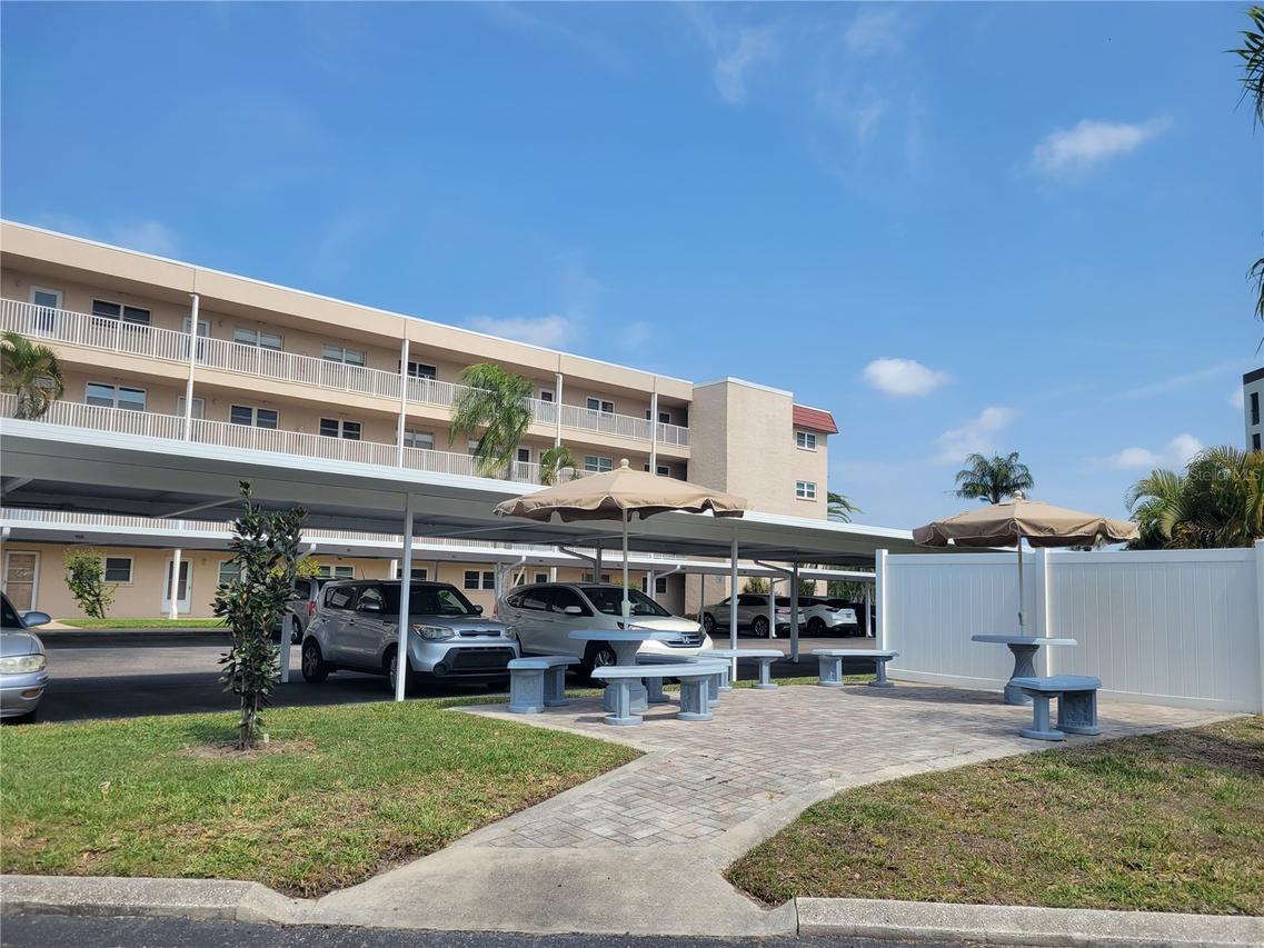 9950 62nd Ter. #417, St Petersburg, FL 33708