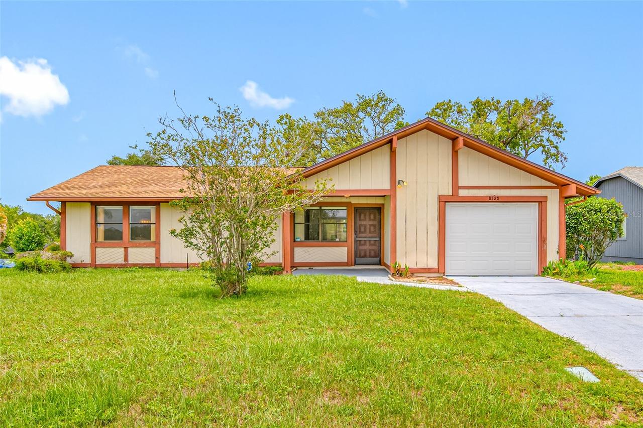 8528 Heather Blvd., Weeki Wachee, FL 34613