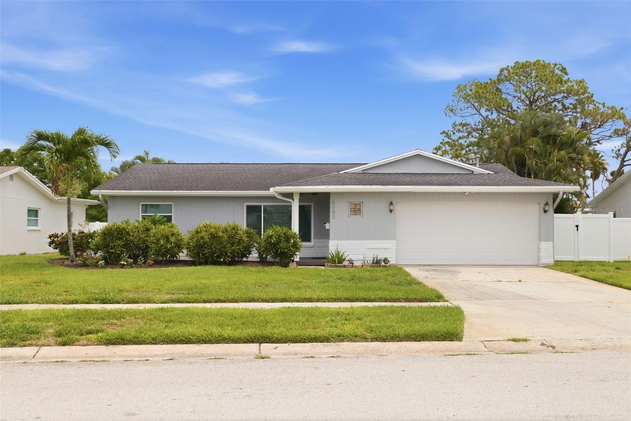 6085 Tanglewood Dr., St Petersburg, FL 33703
