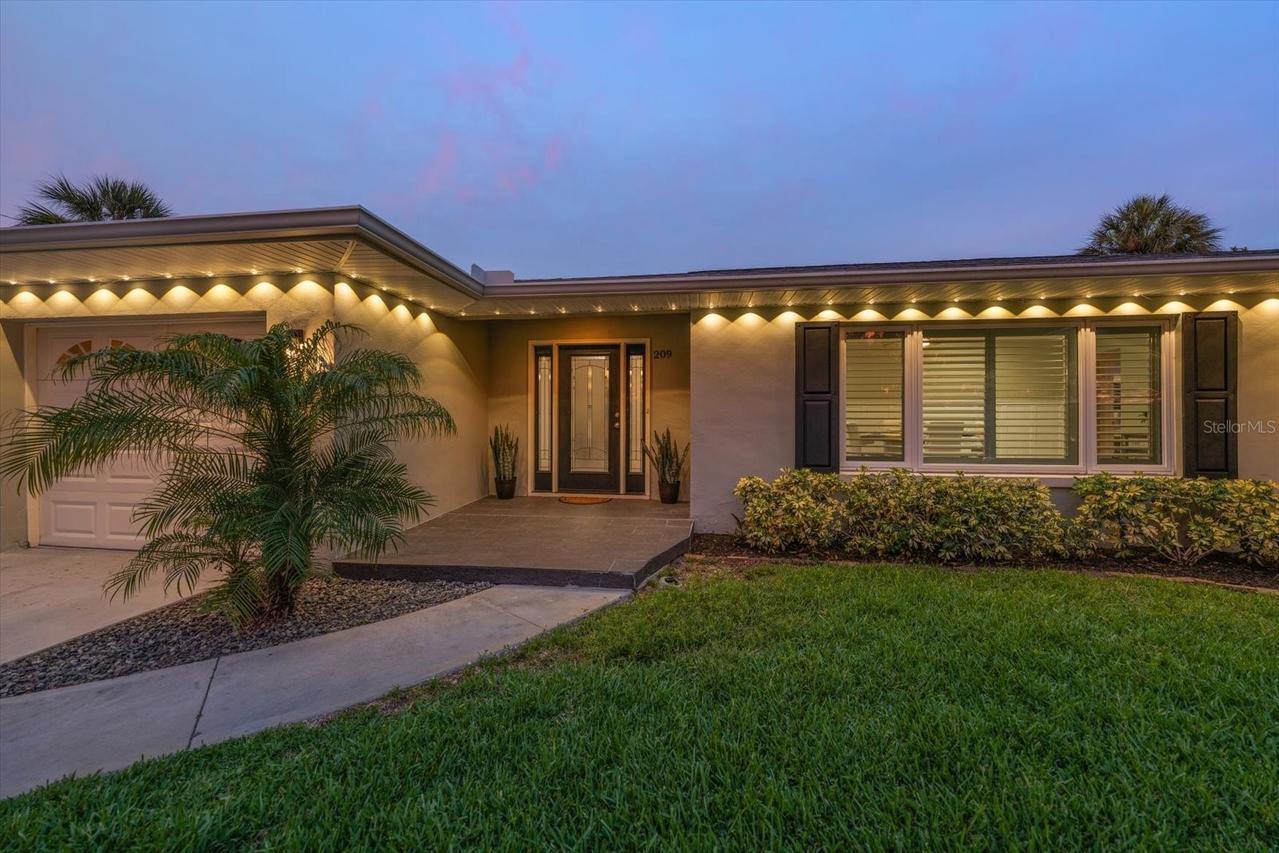 209 Live Oak Ln., Largo, FL 33770