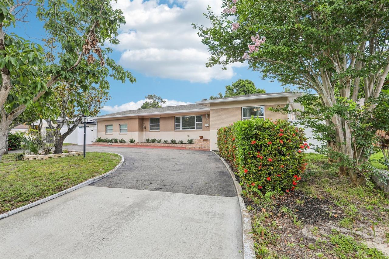 2709 49th St., St Petersburg, FL 33710