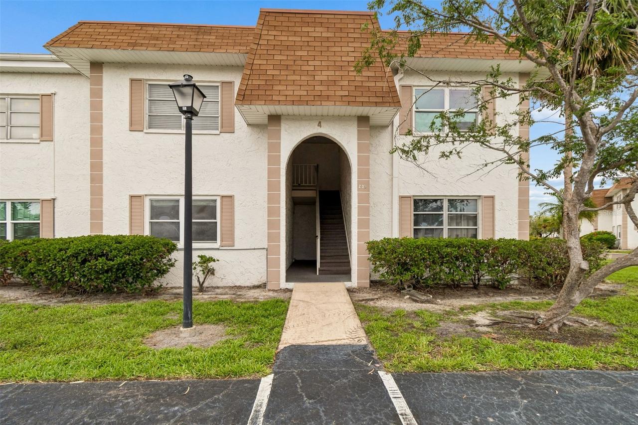 239 S Mcmullen Booth Rd. #37, Clearwater, FL 33759