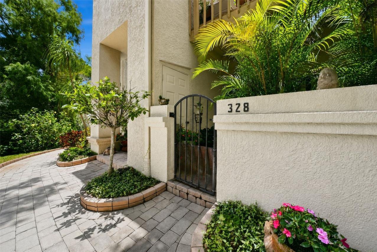 328 Los Prados Dr., Safety Harbor, FL 34695
